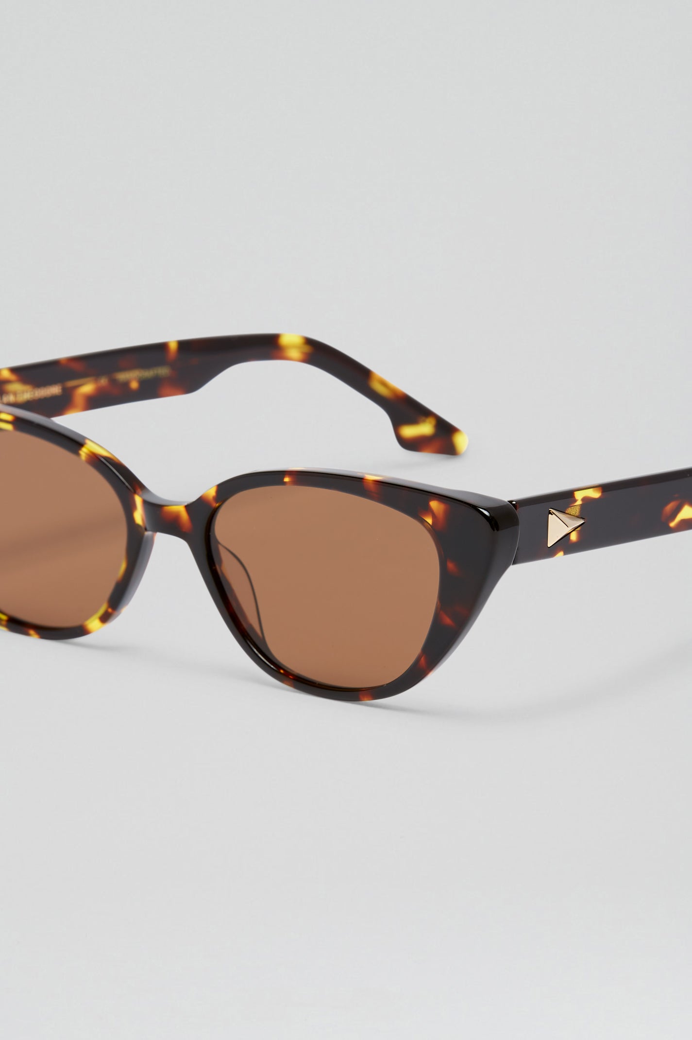 st-feline-oval-sunglasses-tortoiseshell