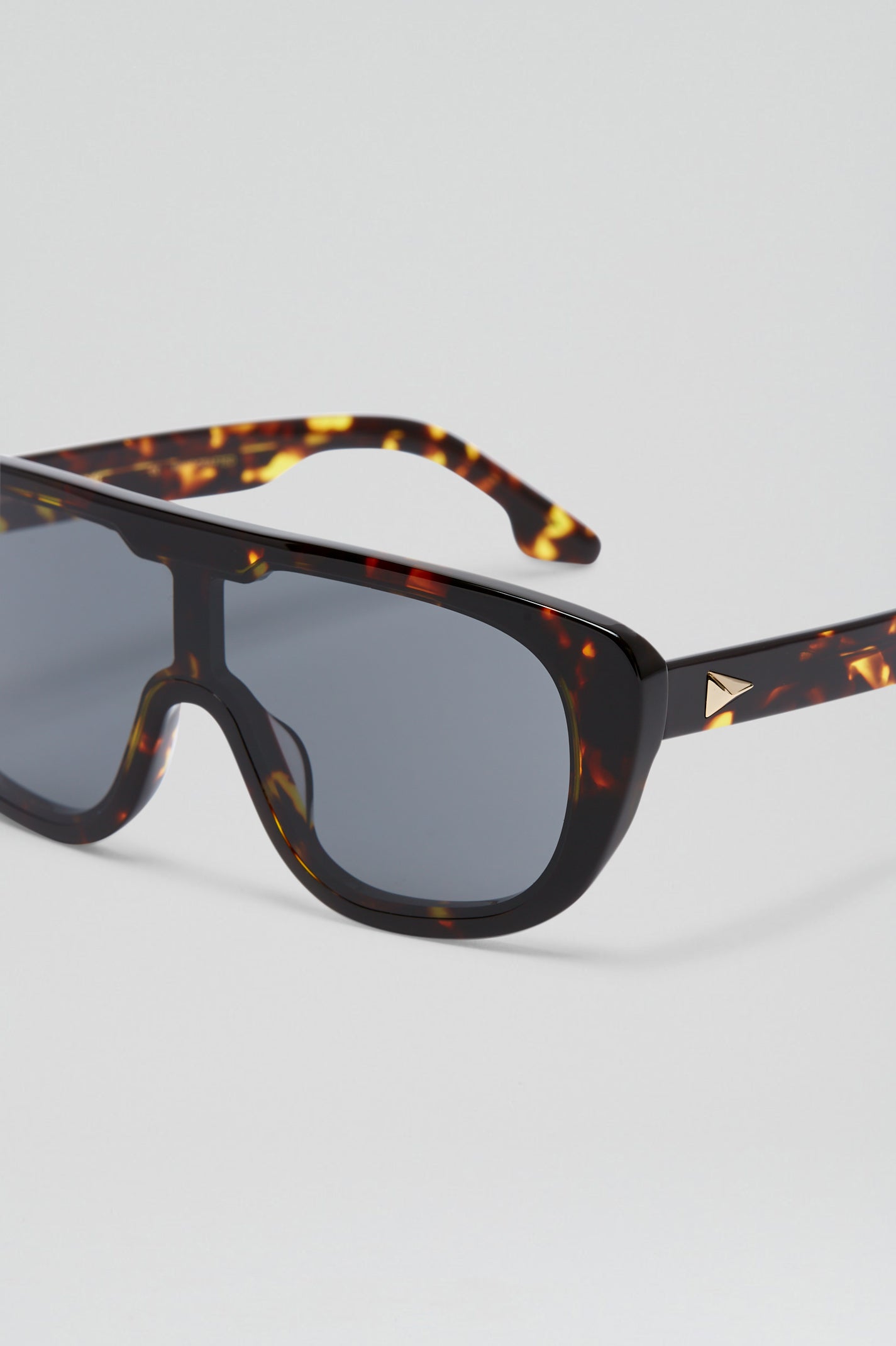 st-pilot-shield-sunglasses-tortoiseshell