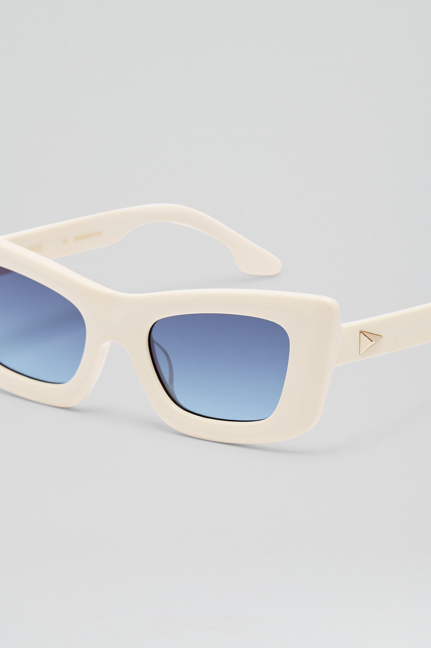 st-angular-cat-sunglasses-bone