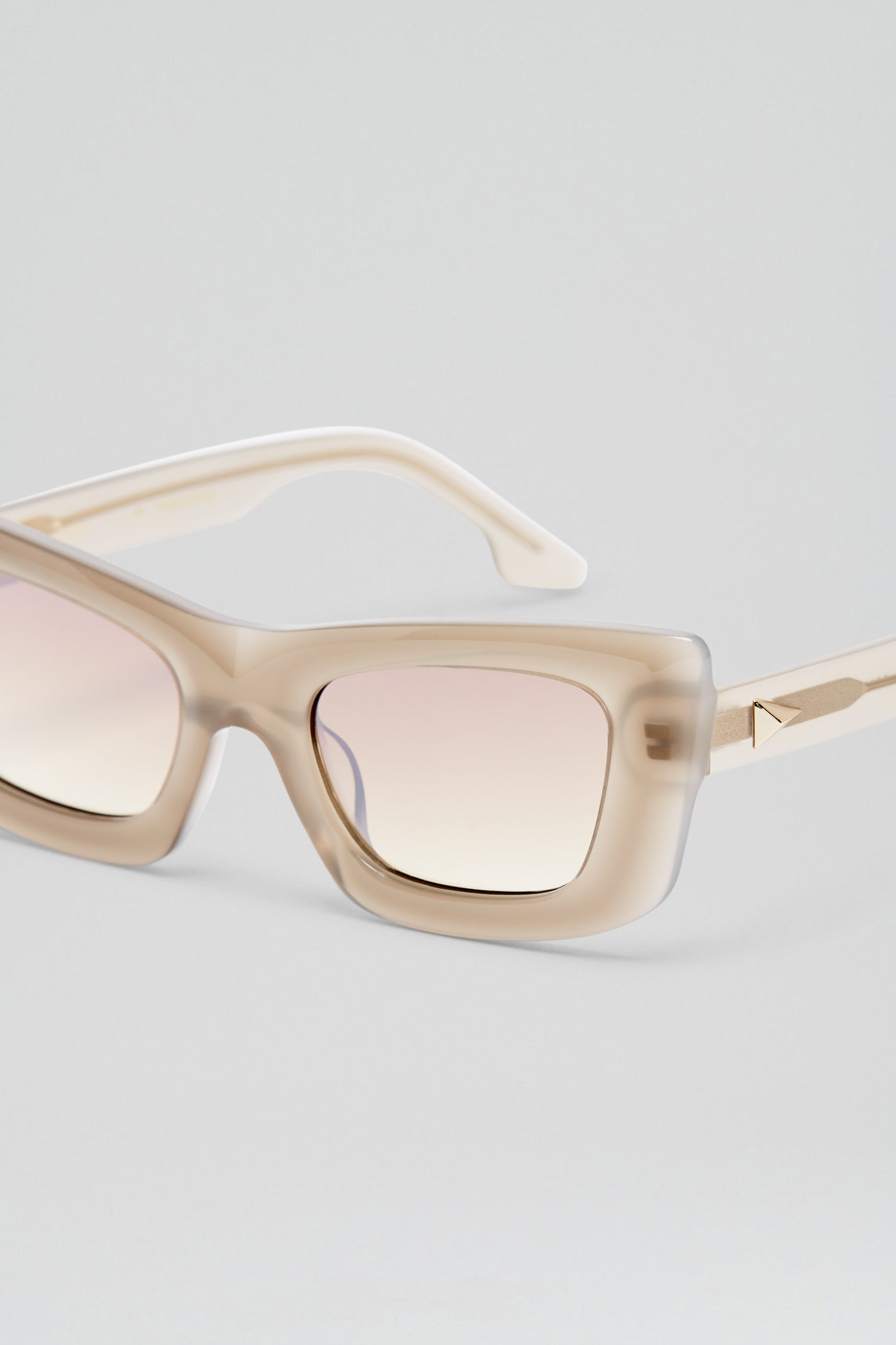 st-angular-cat-sunglasses-crystal-grey