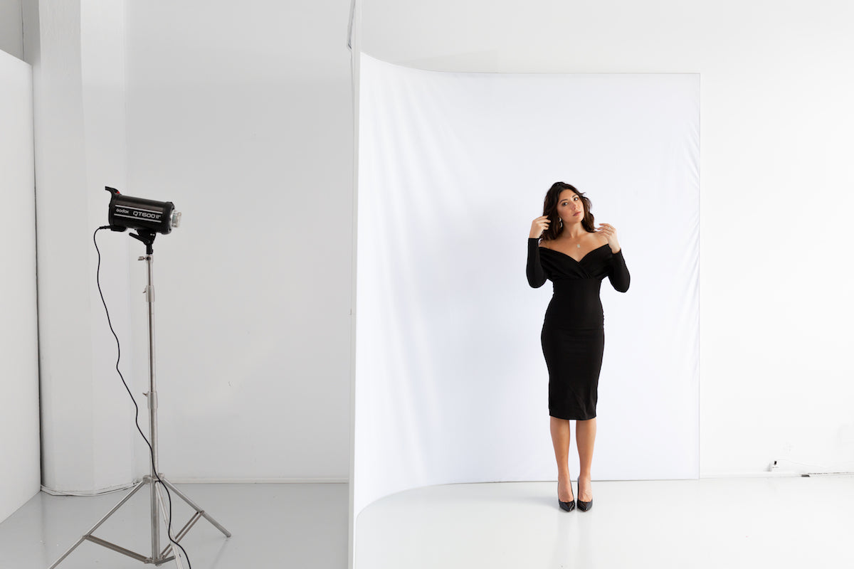 Easiframe curved cyclorama backdrop with model