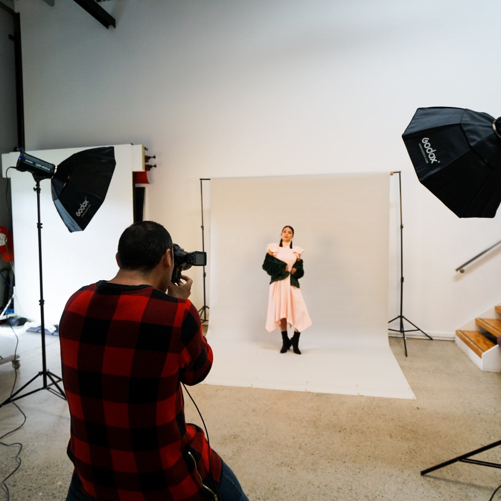 Fashion Lookbook Portrait and Ecommerce Photography Lighting Kit – Hypop