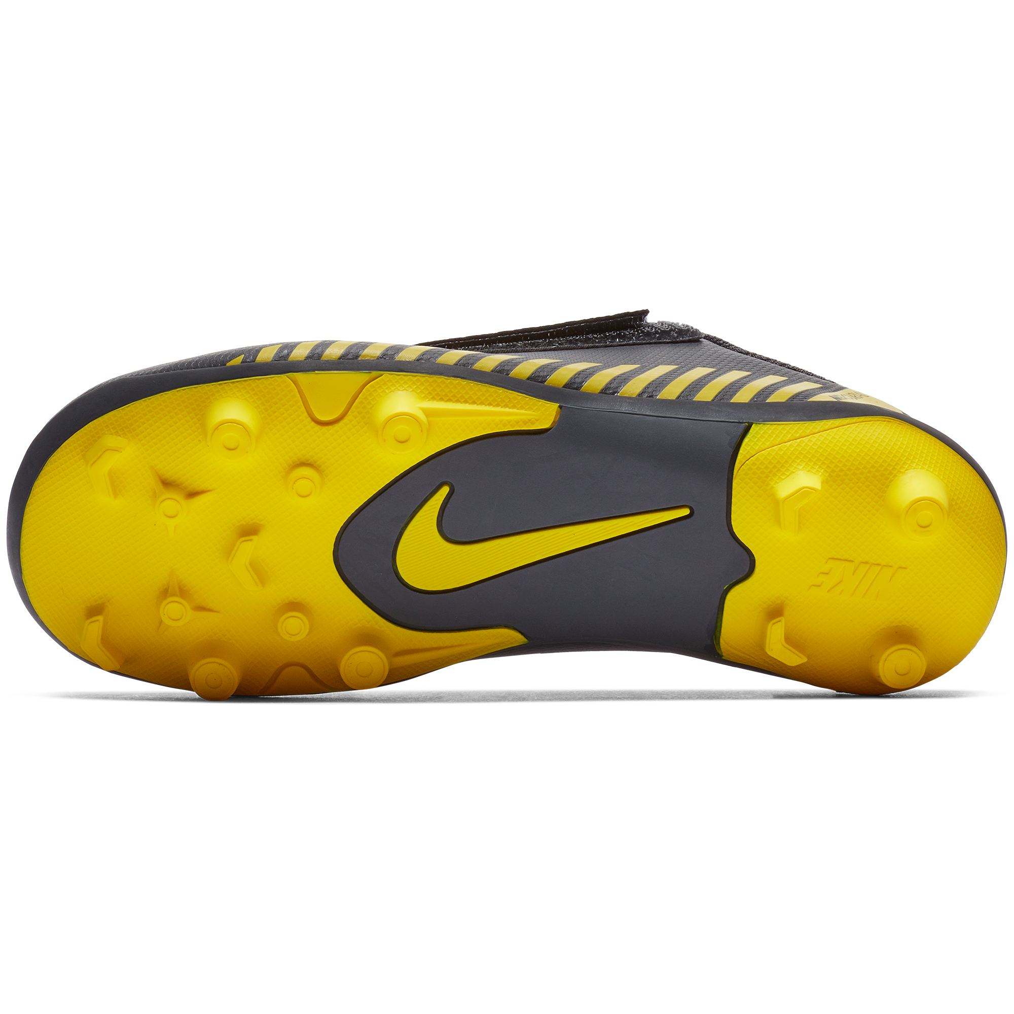 Nike Junior Vapor 12 Club Youth/Small kids Football Boots – Juggles  Football Culture