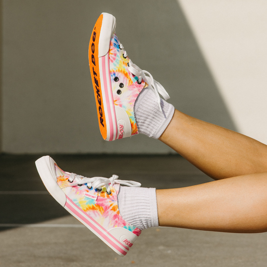 Jazzin Pink Wavy Print Sneakers: Ride the Wave of Style & Comfort