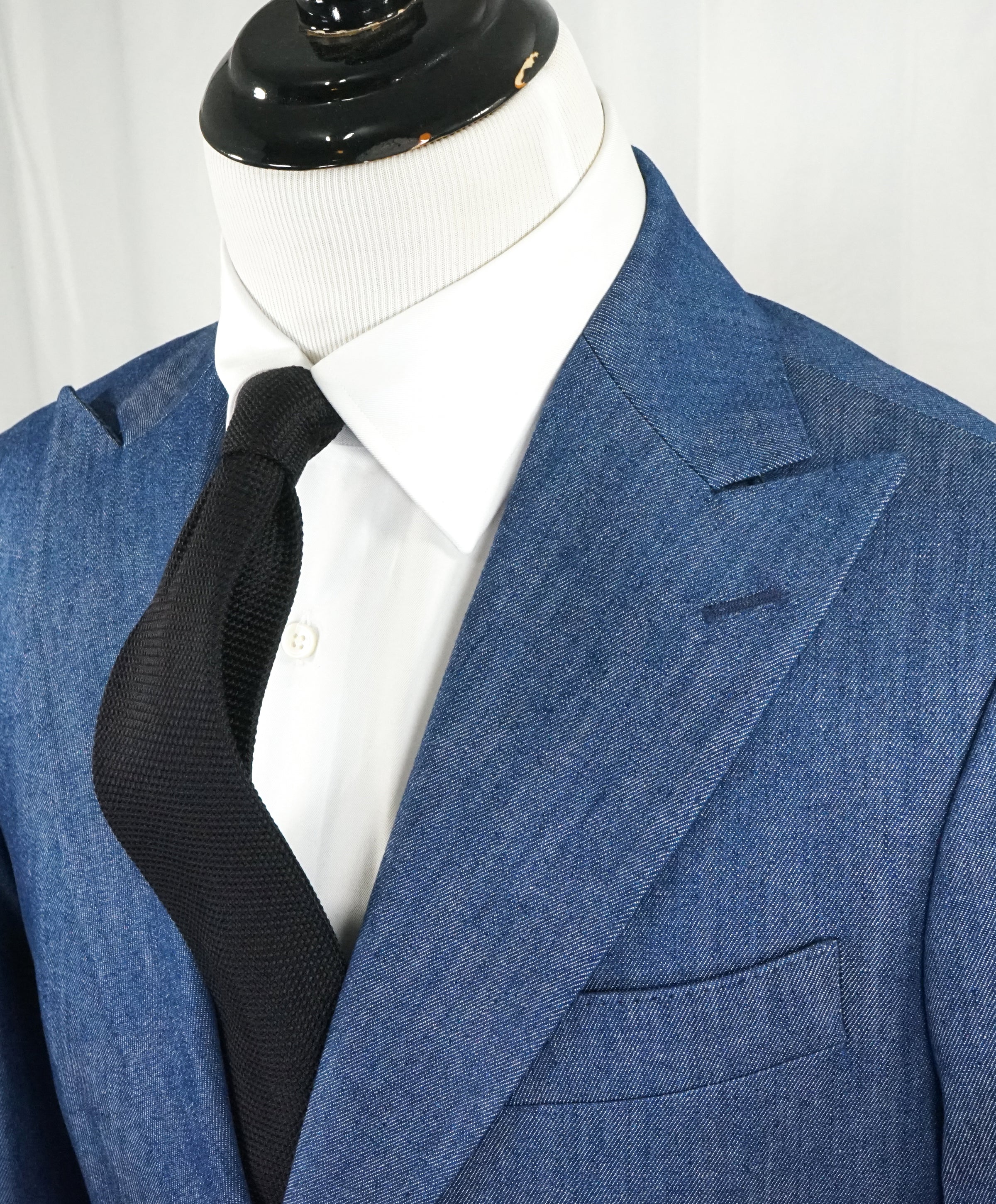 ABC M2- Wide Peak Lapel Made In Italy Denim Tom Ford Style Suit - 42R –  Luxe Hanger