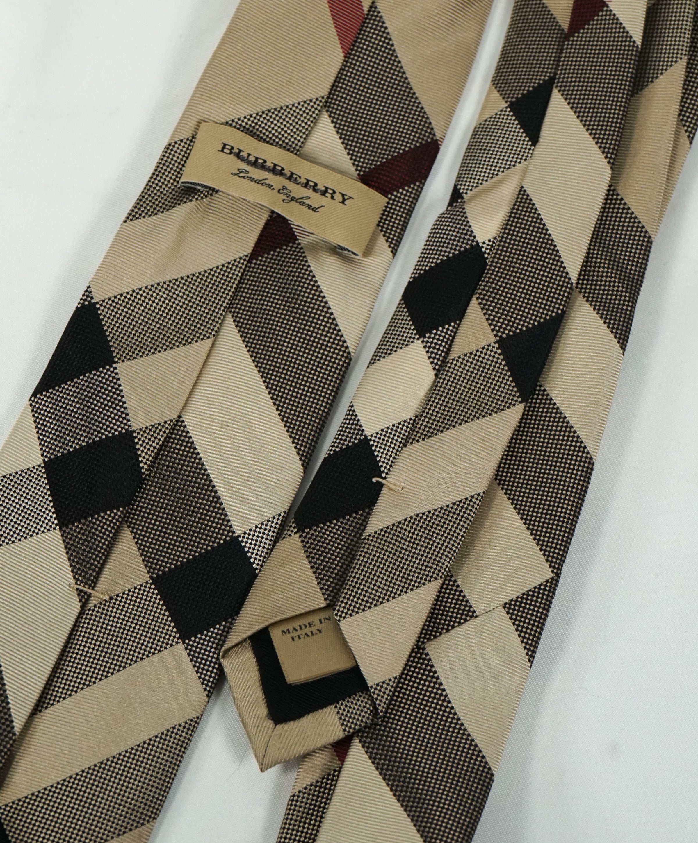 BURBERRY - Made In London, England Premium Line Beige Plaid Tie - – Luxe  Hanger