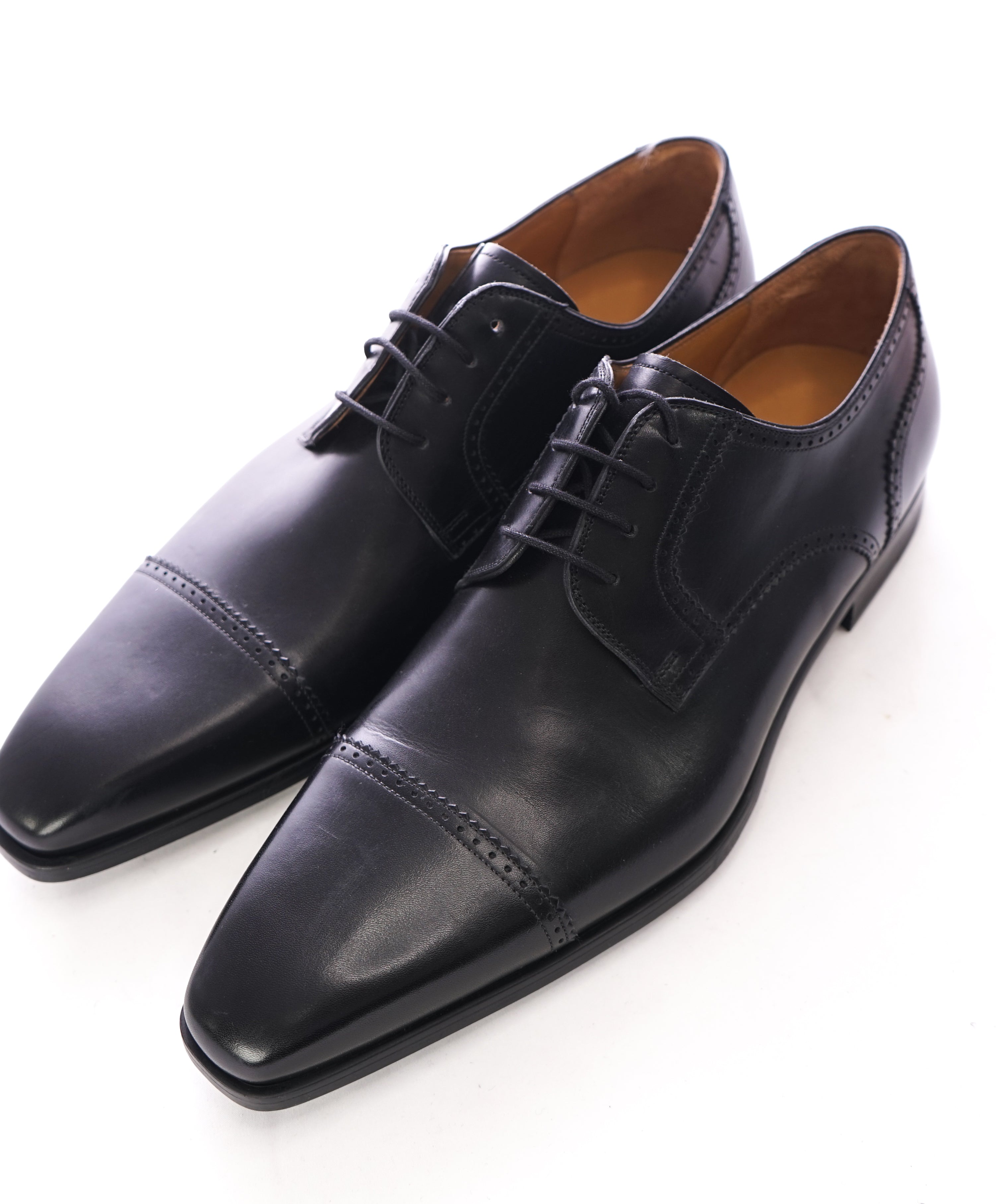 MAGNANNI - Slim Silhouette Detailed Black Cap-Toe Oxfords - 9 – Luxe Hanger