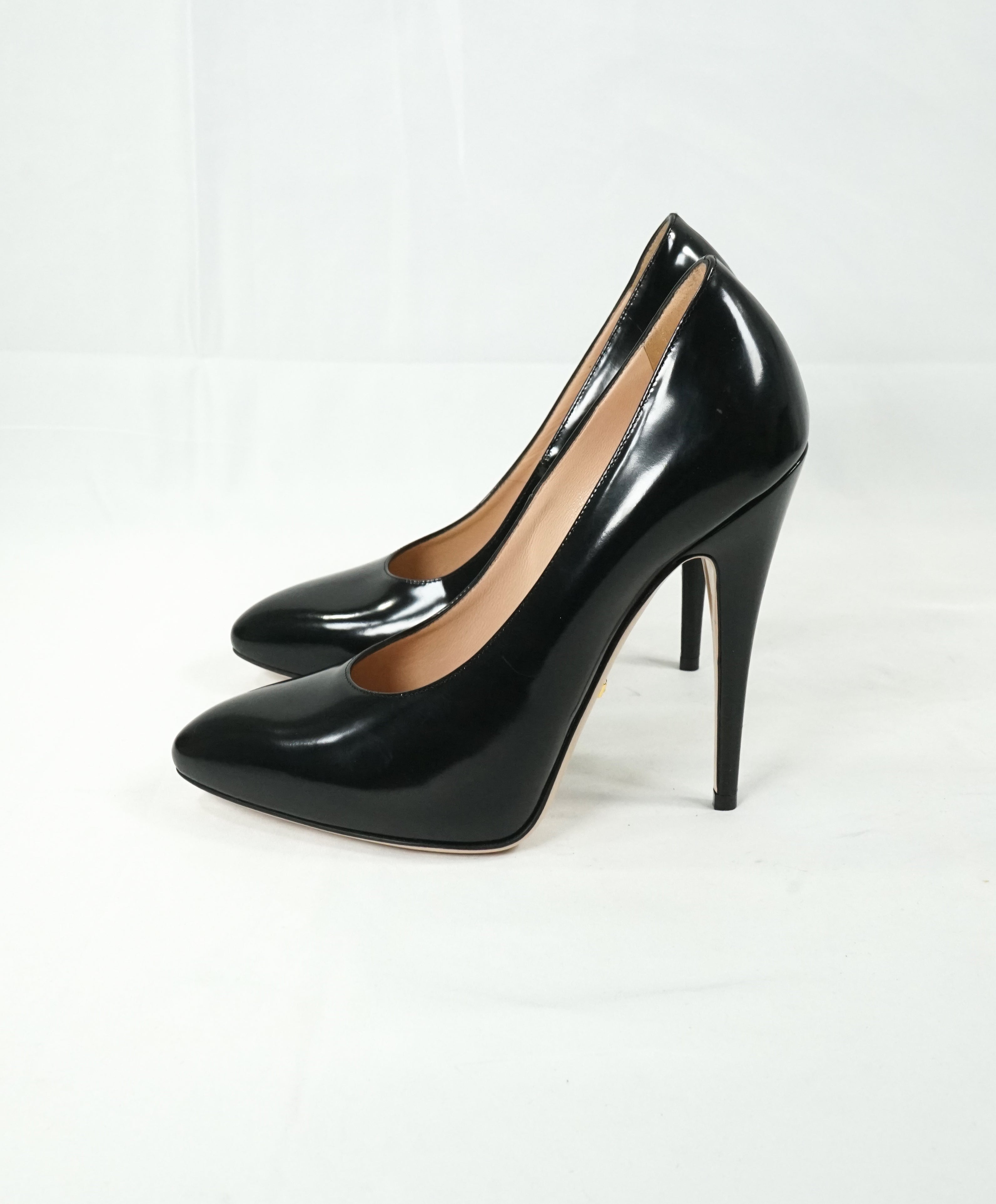 GUCCI - Black Patent Leather Round Toe 