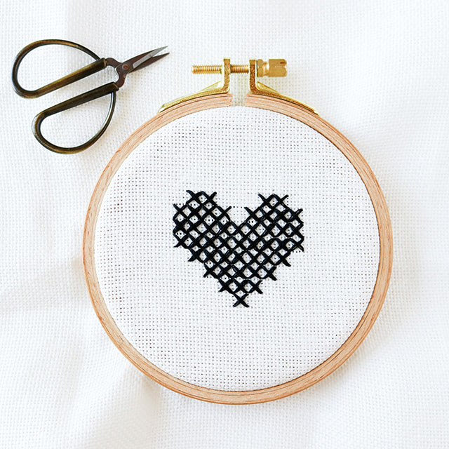 An Essential Guide To Embroidery Hoops When Why And How To Use Them Stitched Modern