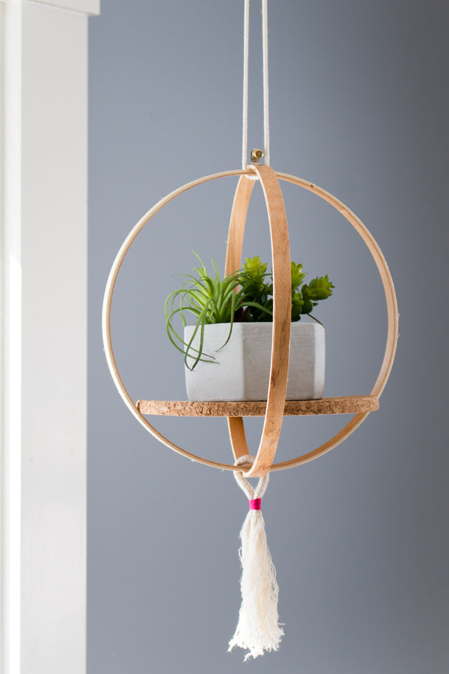 How to make a DIY hanging shelf using an embroidery hoop