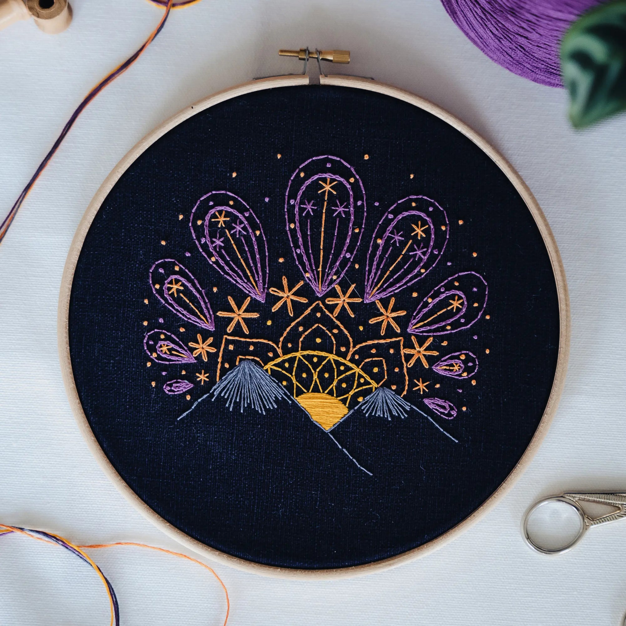 embroidered landscape, embroidery art, northern lights - Crealandia