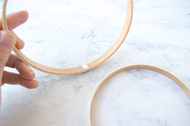 How to make a DIY hanging shelf using an embroidery hoop