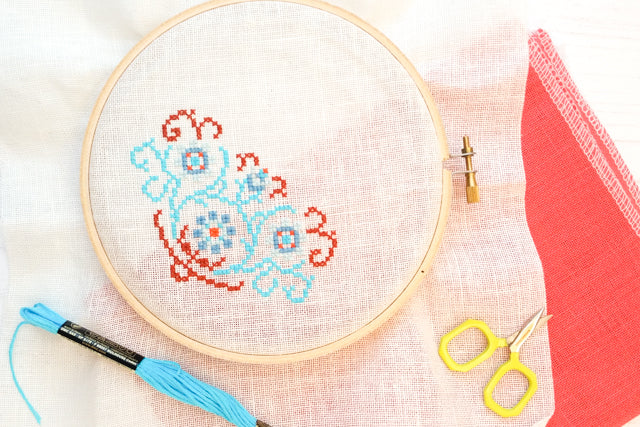 All About Cross Stitch Fabric - Aida, Evenweave and Linen 