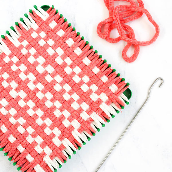 How to make a potholder on a traditional potholder loom