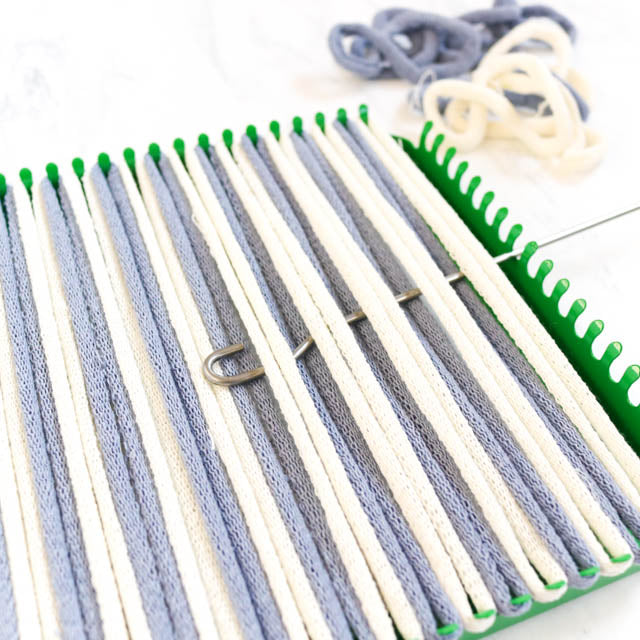 How to make a potholder on a traditional potholder loom