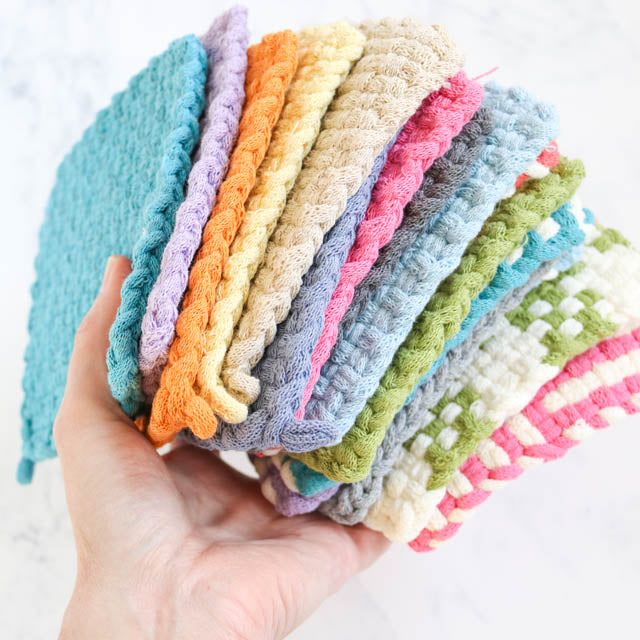 How to Use A Weaving Loom to Make a Potholder - Craft Project Ideas