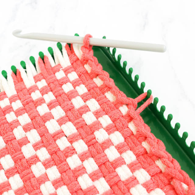 How to make a potholder on a traditional potholder loom