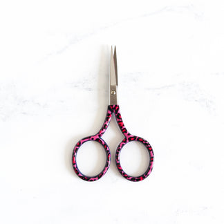 https://cdn.shopify.com/s/files/1/1906/2985/files/yarn-tree-patterned-embroidery-scissors-04.jpg?v=1691505501&width=324