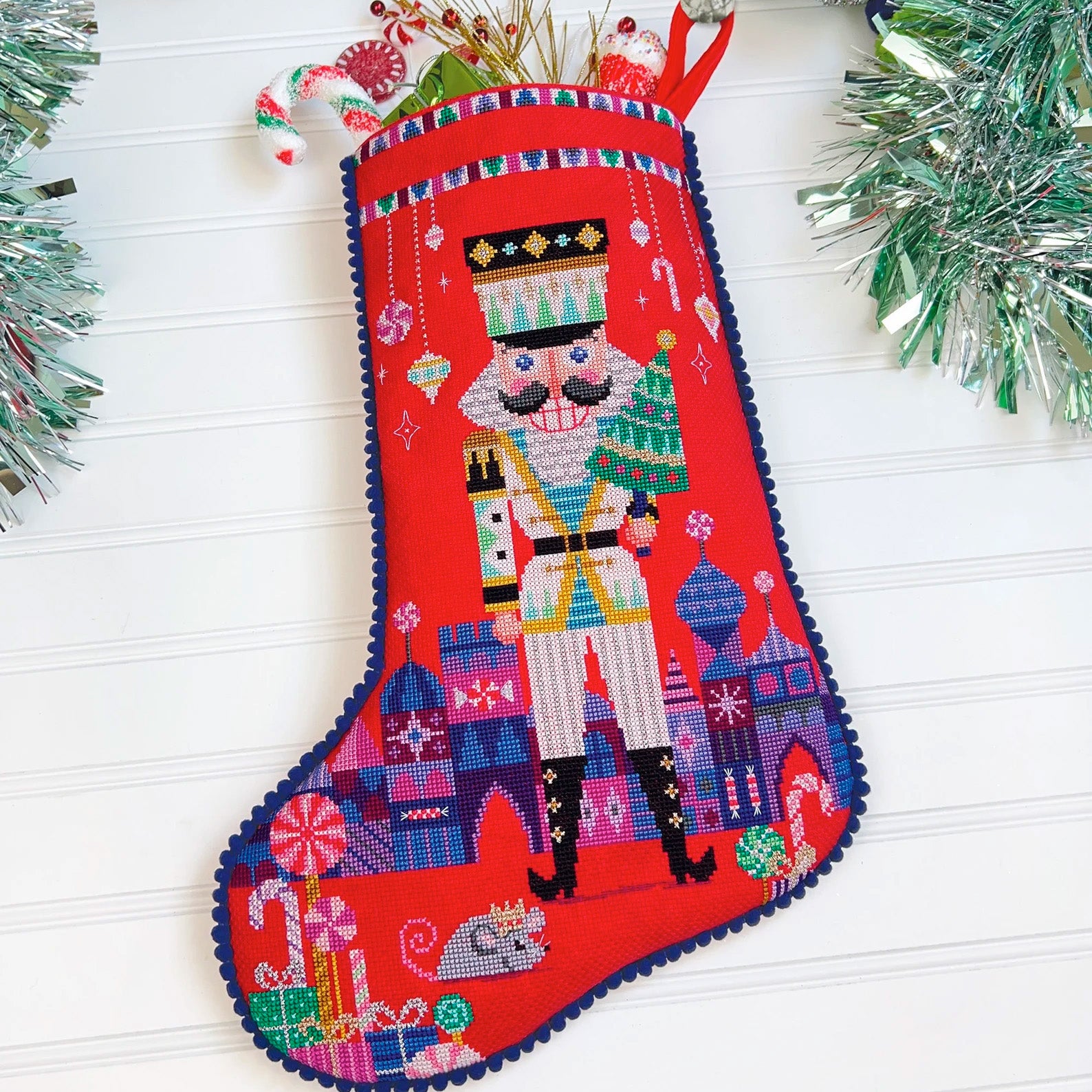 CROSS-STITCH CHRISTMAS COUNTDOWN: 24 Mini Stockings