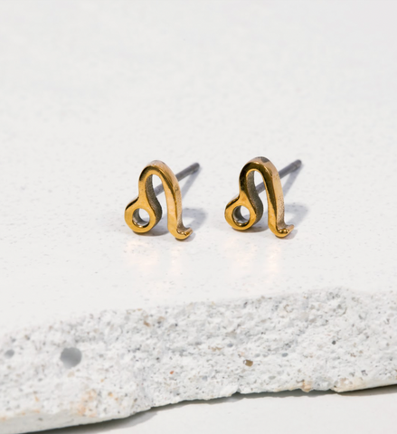 Discover hypoallergenic earring hooks and say goodbye to ear allergies!