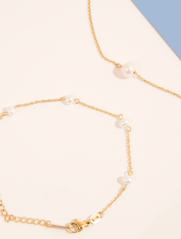 matching gold pearl and necklace set for bridal parties with metal allergies 