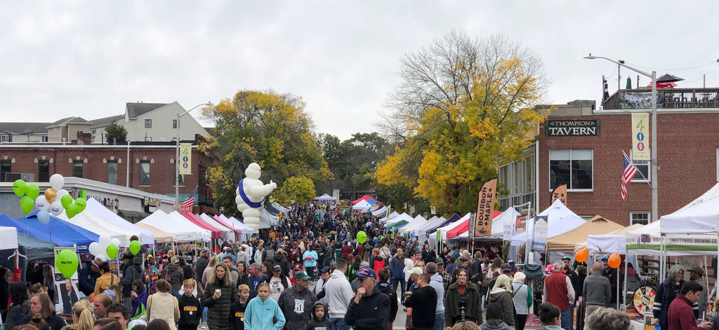 Image of crowd on Central Ave at Apple harvest Day 2022