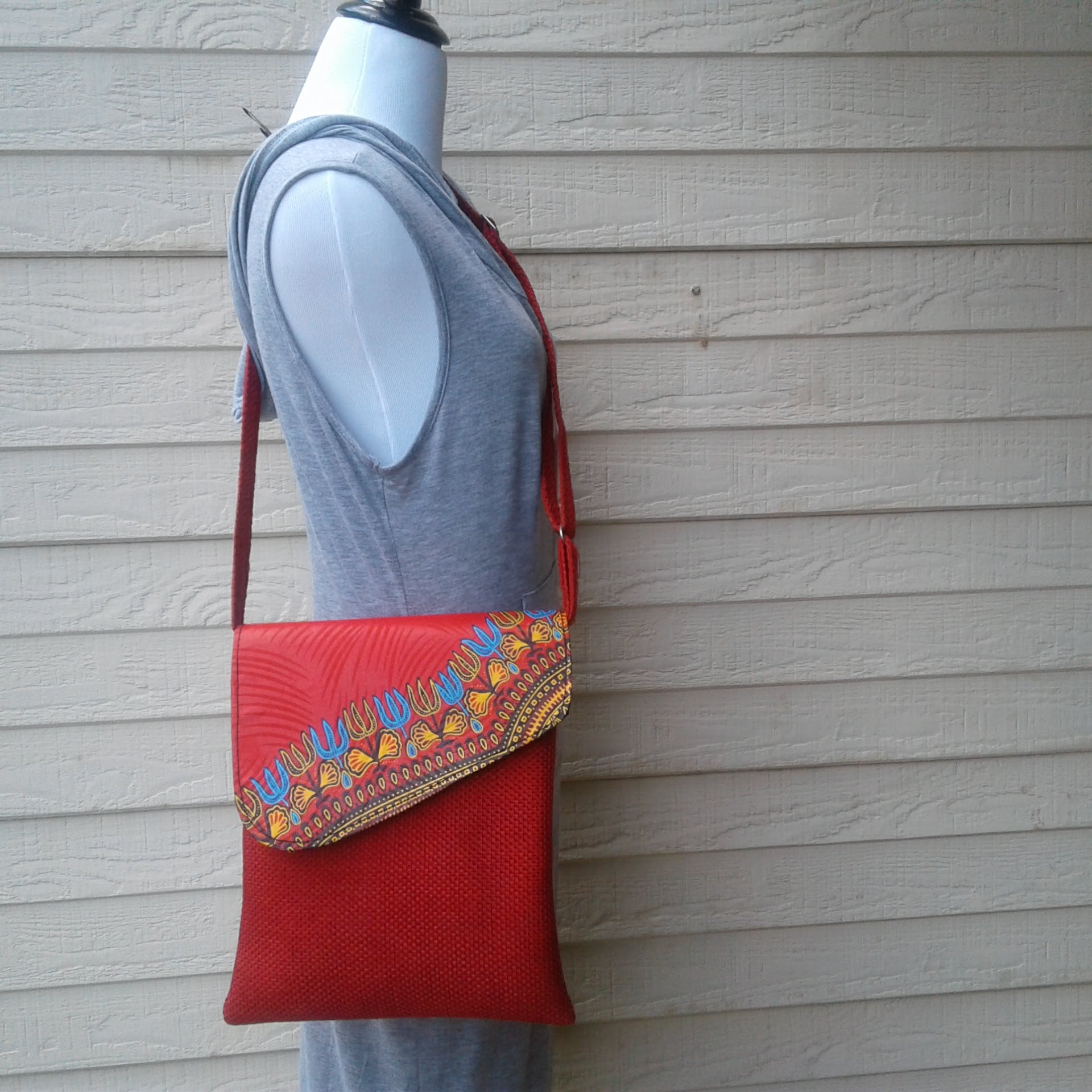 Red crossbody bag with adjustable straps - My African Gold