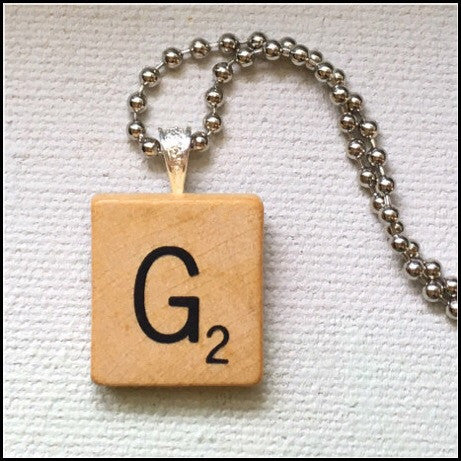 scrabble game piece necklace vintage g2