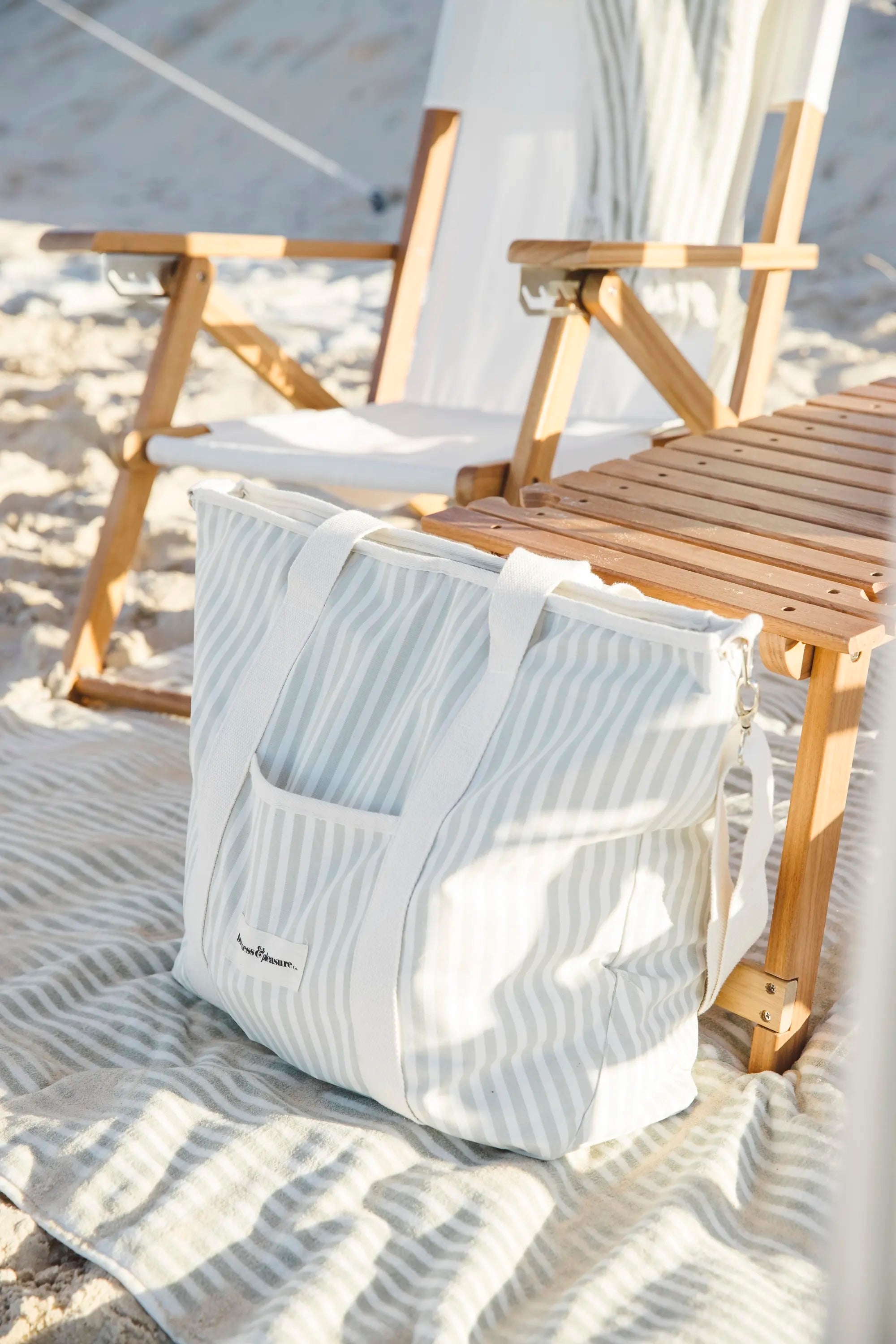 Beach chair and beach bag in green stripe
