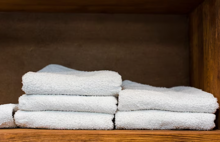 hotel white towels 