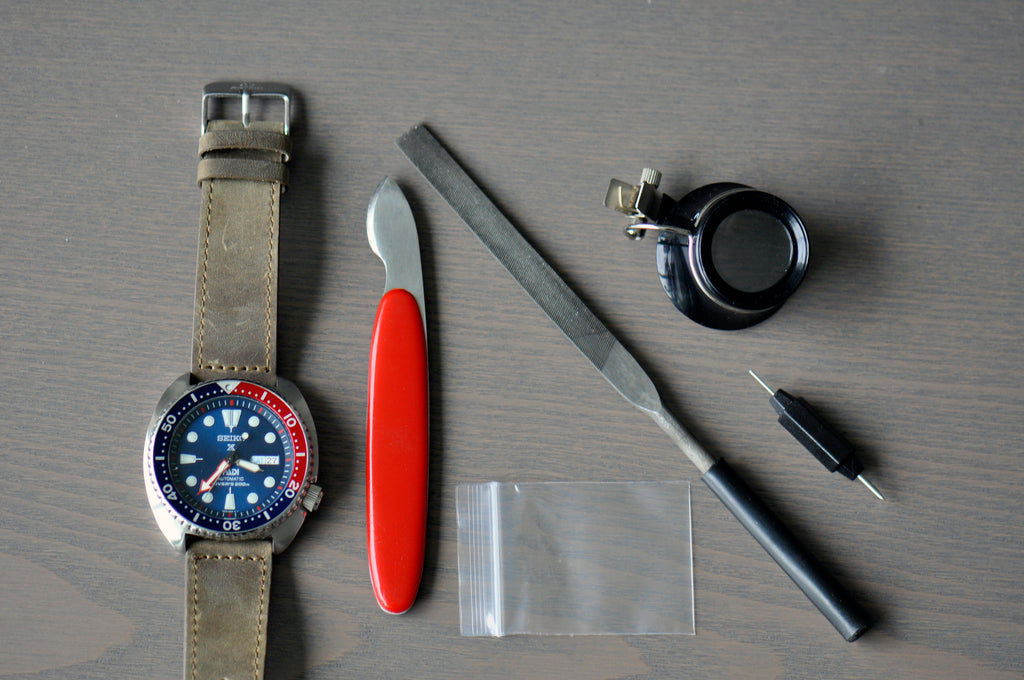 How to Align A Seiko Diver's Bezel – Strap Mill Canada