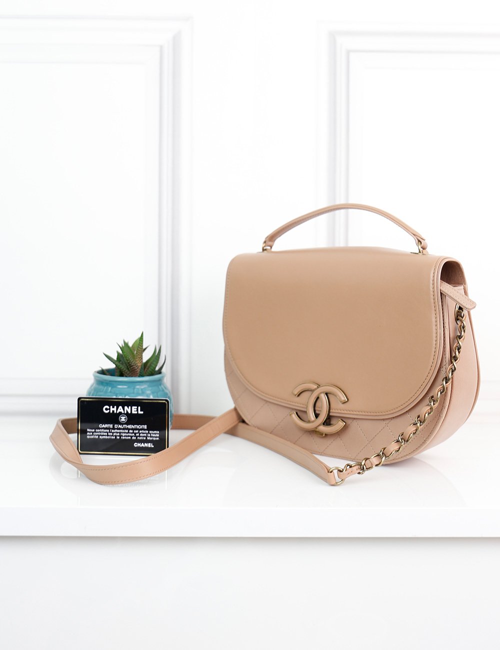 chanel coco curve messenger bag