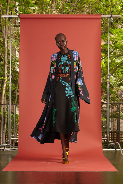 Cynthia Rowley Resort 2017 look 25 featuring a black and bright color printed dress with a matching kimono