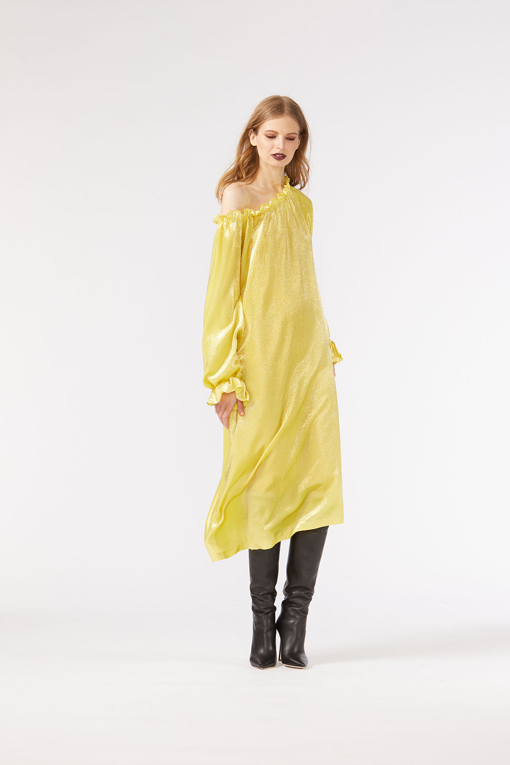 Cynthia Rowley Fall 2018 look 30 featuring an off-shoulder dress in yellow shimmer silky fabric.