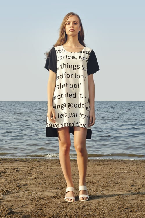 Tanya Robe T-Shirt Imprimée Écriture Montréal Marigold Noir Blanc 