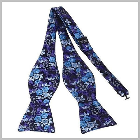 シルク製の青い花柄の蝶ネクタイ