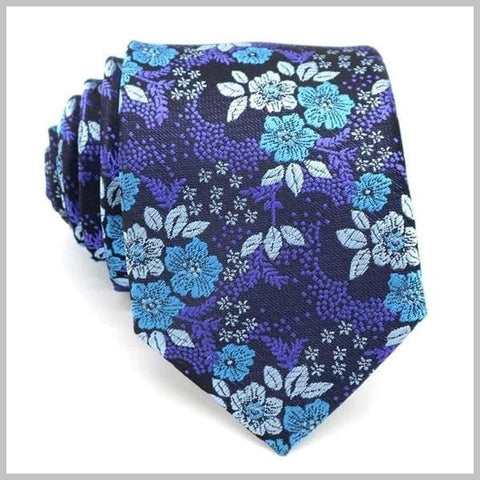 シルク100%のミッドナイトブルーの花柄ネクタイ