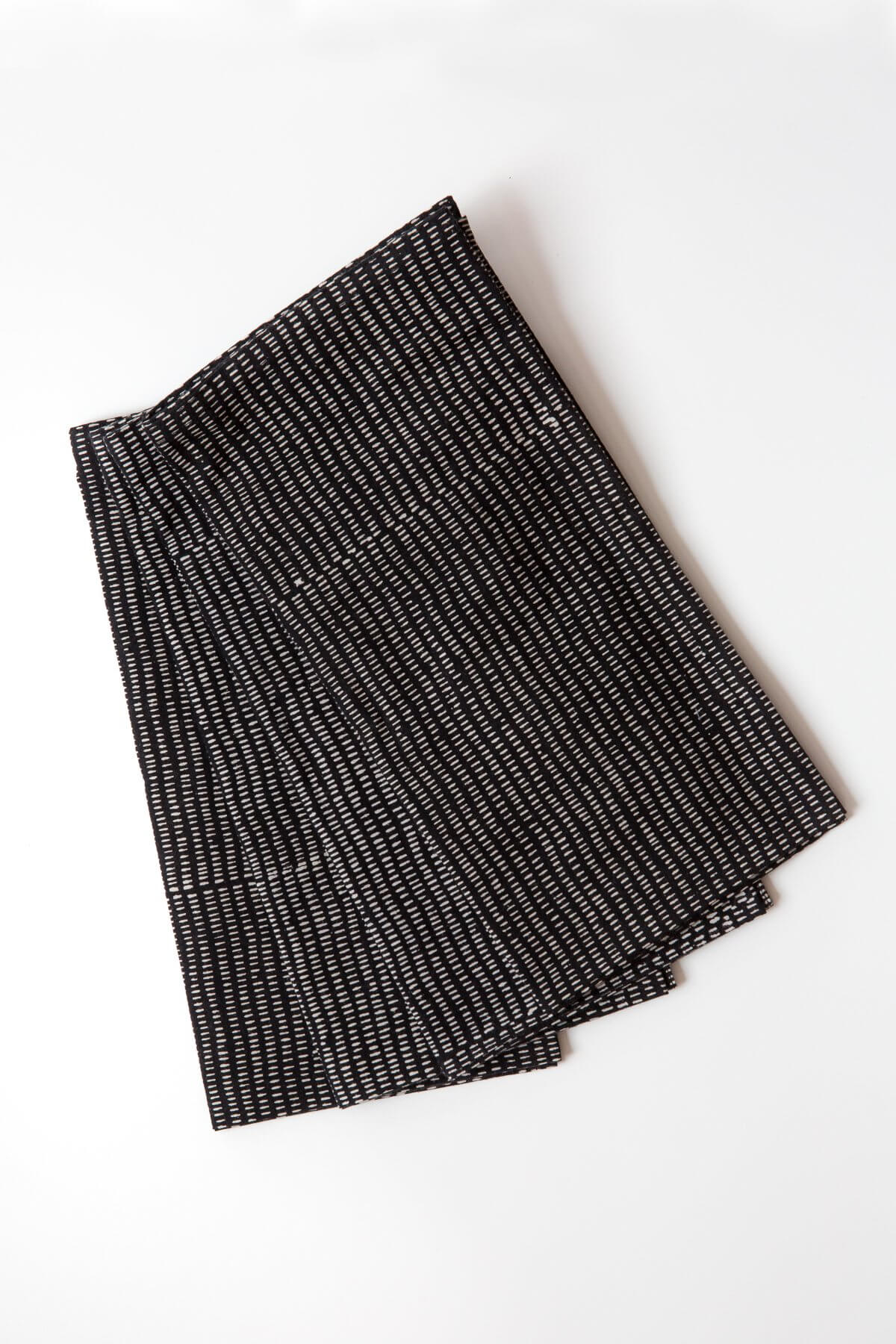 https://cdn.shopify.com/s/files/1/1916/7569/products/GrayMarket_AliceStripesMidnightNapkinSet_03_1600x.jpg?v=1605825668