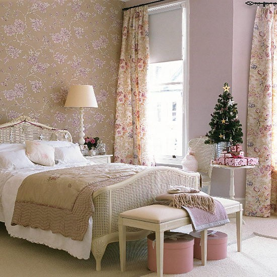 CH0512-92 Beige bedroom with beige and pink floral wallpaper and matching curtains, and a blush pink painted wall