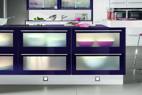 White and dark purple kitchen, with translucent glass unit doors