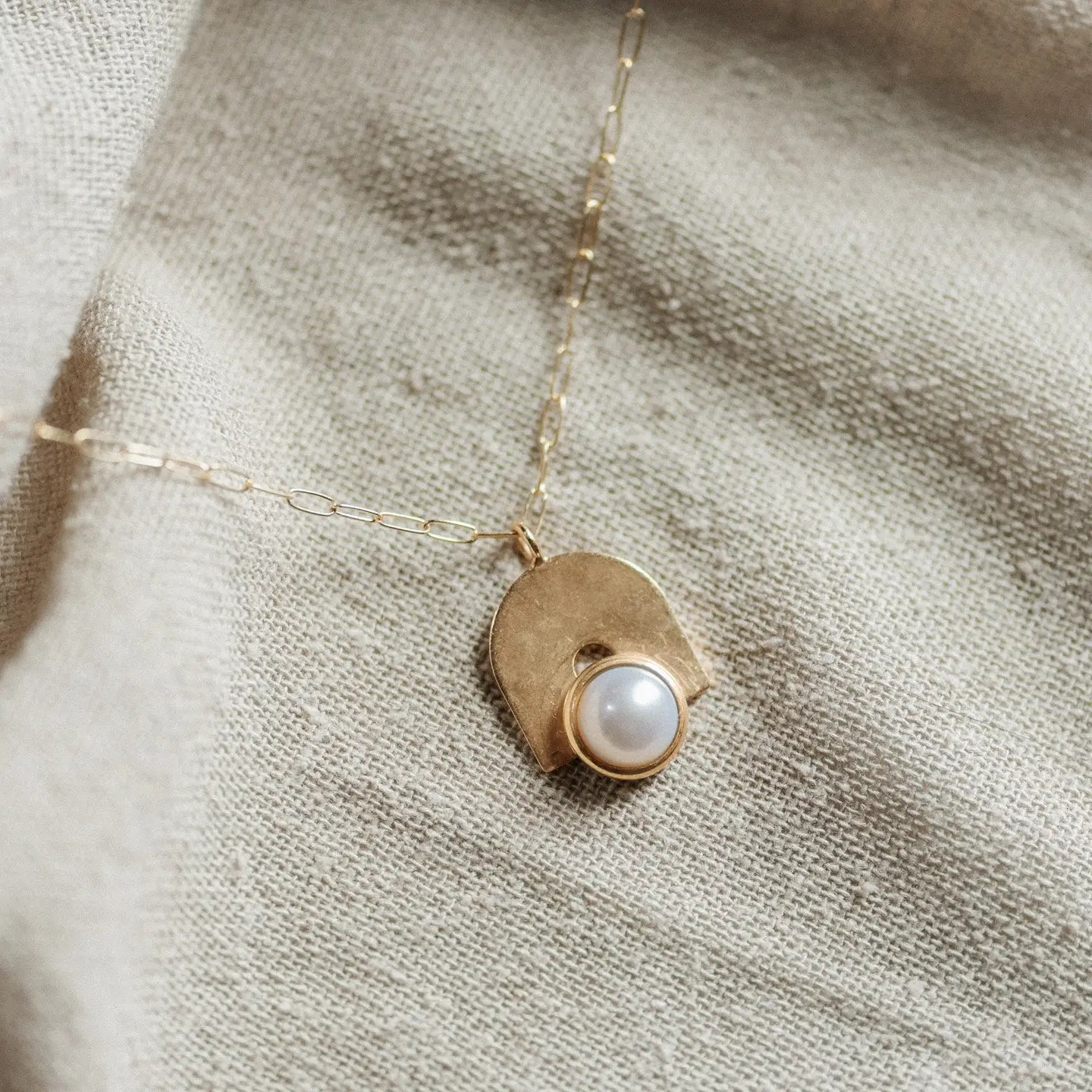 Bali Necklace: Pearl