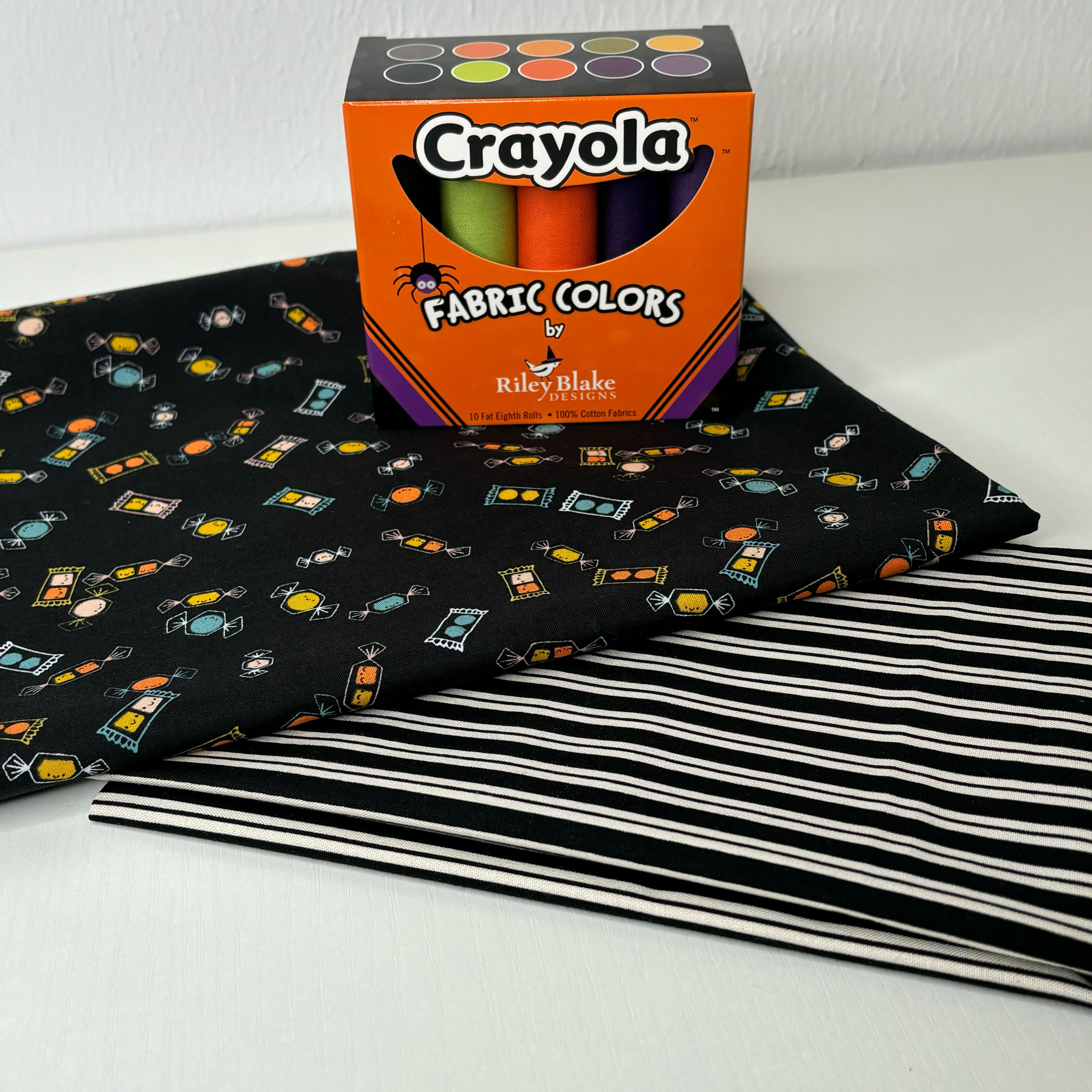 Halloween Crayola Tiny Candy Table Runner Kit #10