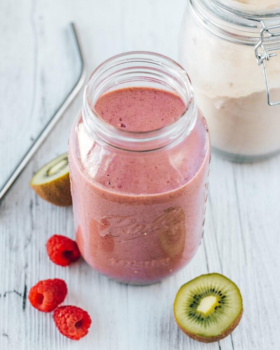 RASPBERRY KIWI PROTEIN SMOOTHIE | Tropeaka