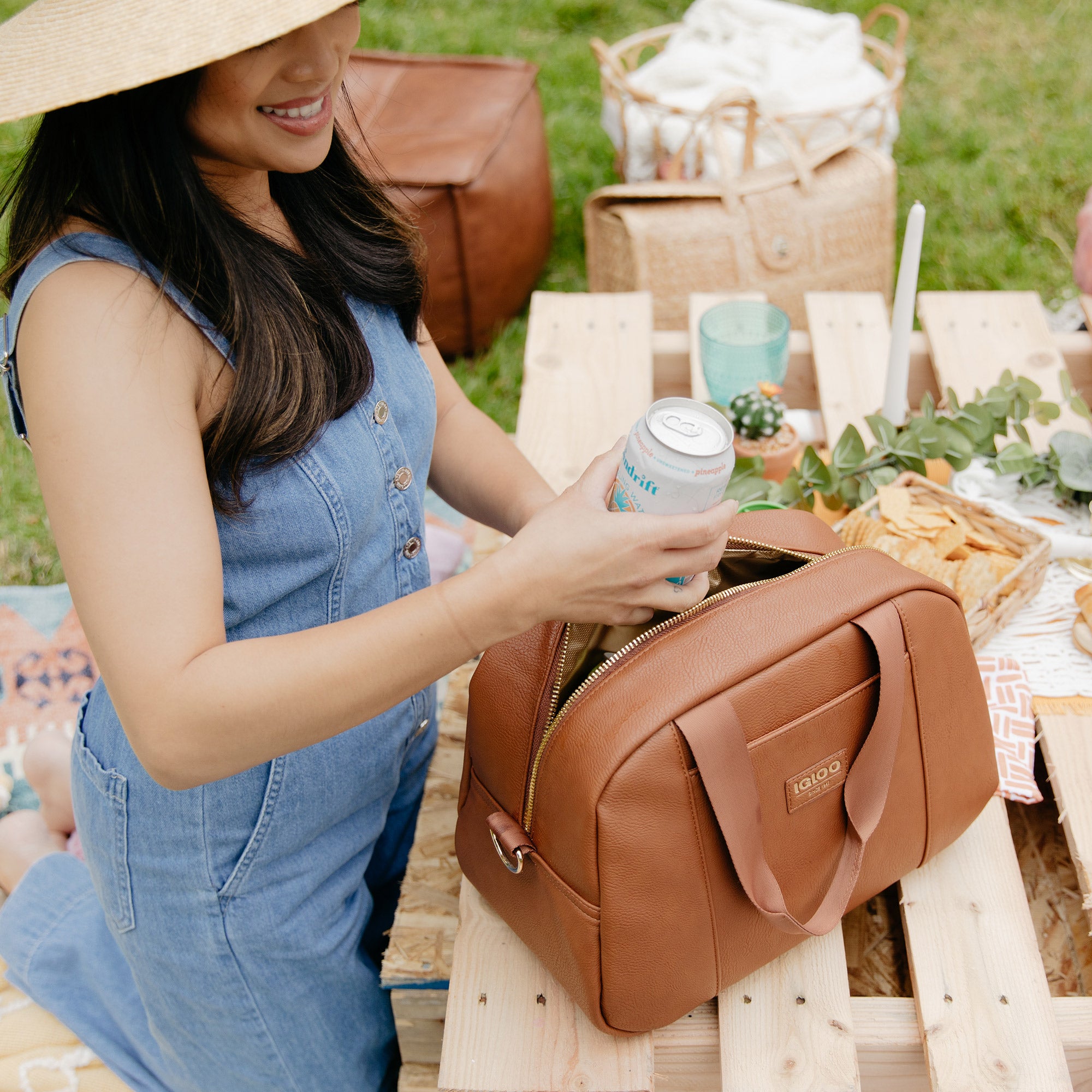 Igloo Luxe Insulated Cooler Tote Cognac