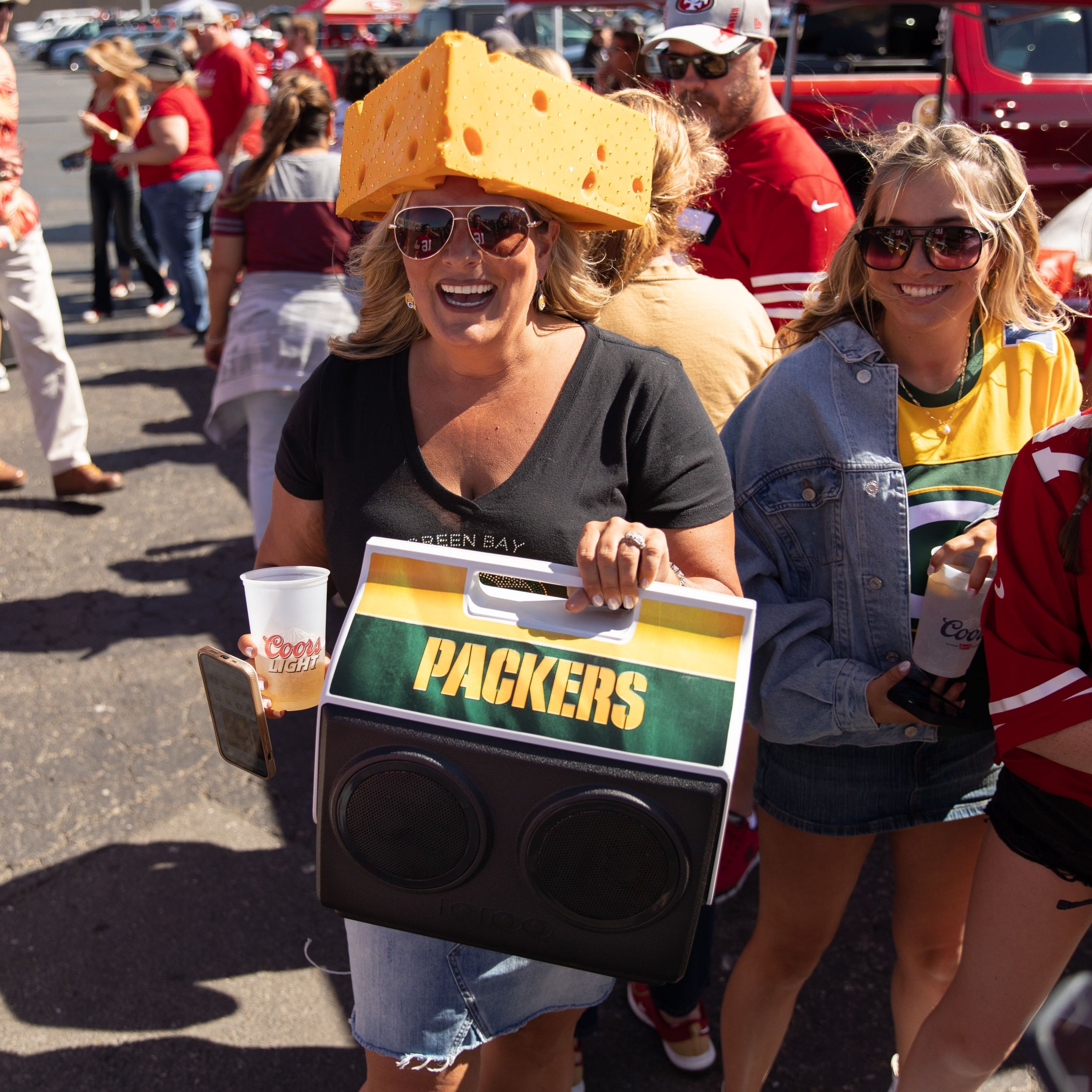Fans posing with Green Bay Packers KoolTunes®