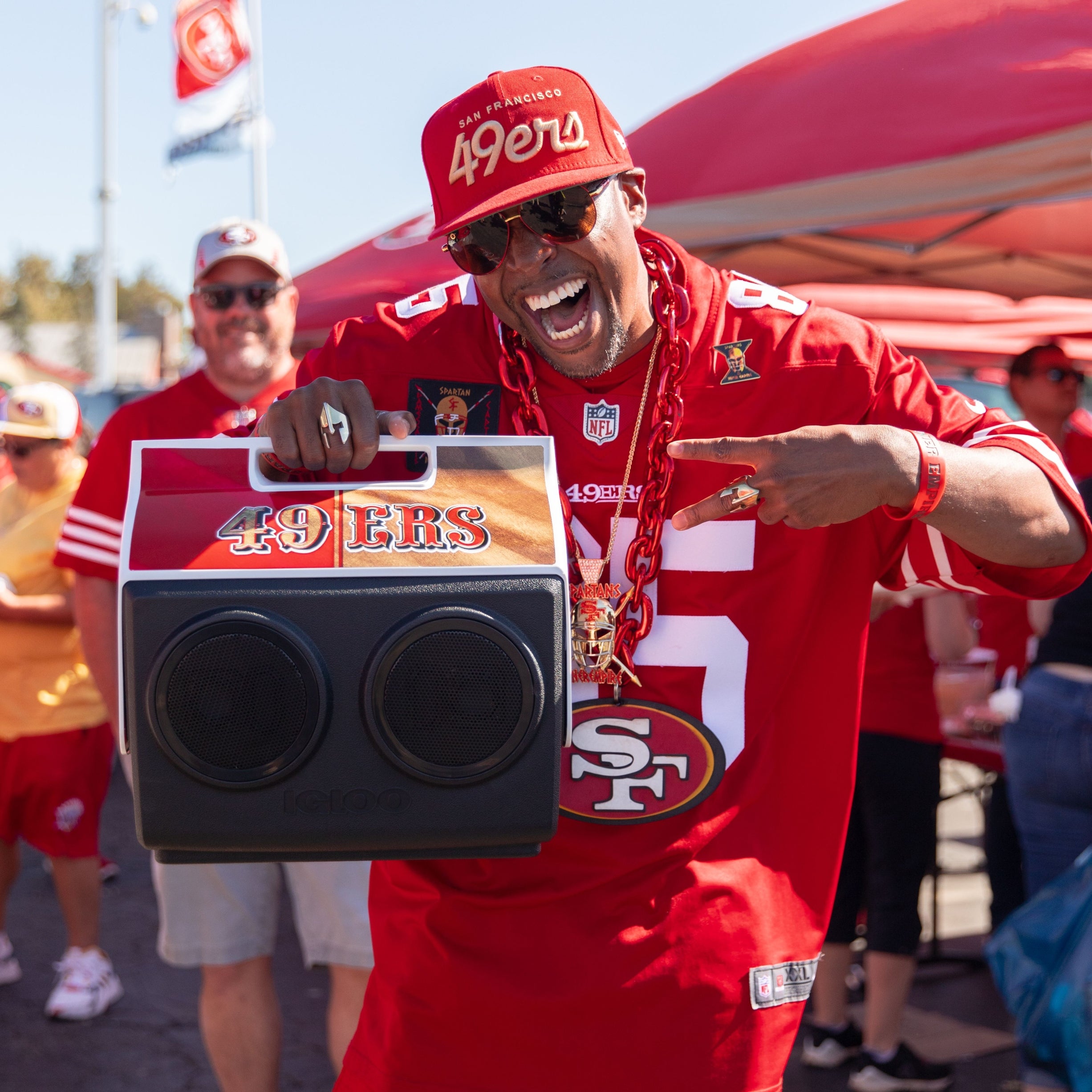 Fans posing with San Francisco 49ers KoolTunes®