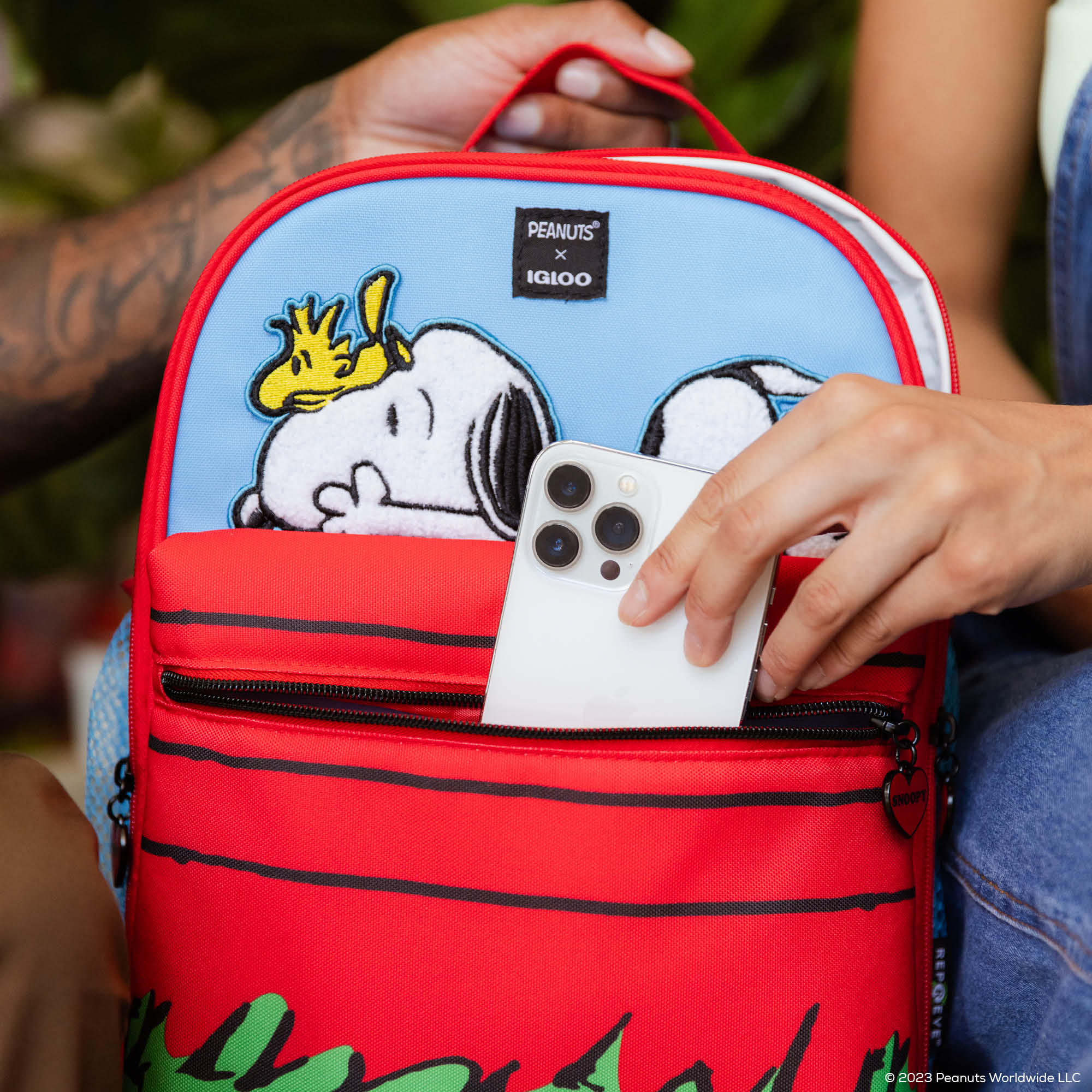 Snoopy Mini Convertible Backpack Cooler- Details