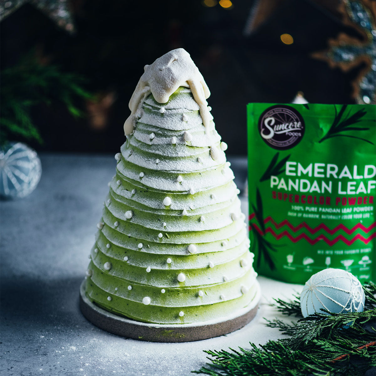 https://cdn.shopify.com/s/files/1/1921/3233/articles/SUNCORE_FOODS_EMERALD_PANDAN_LEAF_CHRISTMAS_CAKE.jpg?v=1639366959