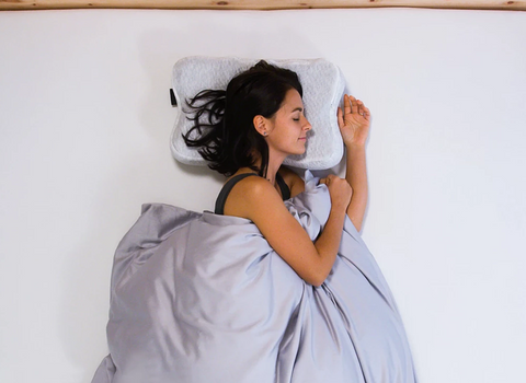 Woman sleeping on BLACKROLL Recovery Pillow