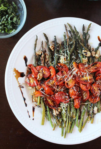 parmesan roasted asparagus with tomatoes and walnuts 